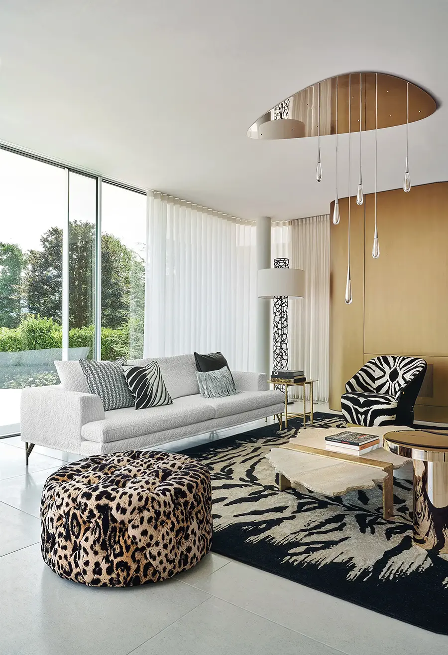 14252-RCHI_WHITE-WILD_catalogue_roberto-cavalli-modern-living-room-design-ajwaad-palace