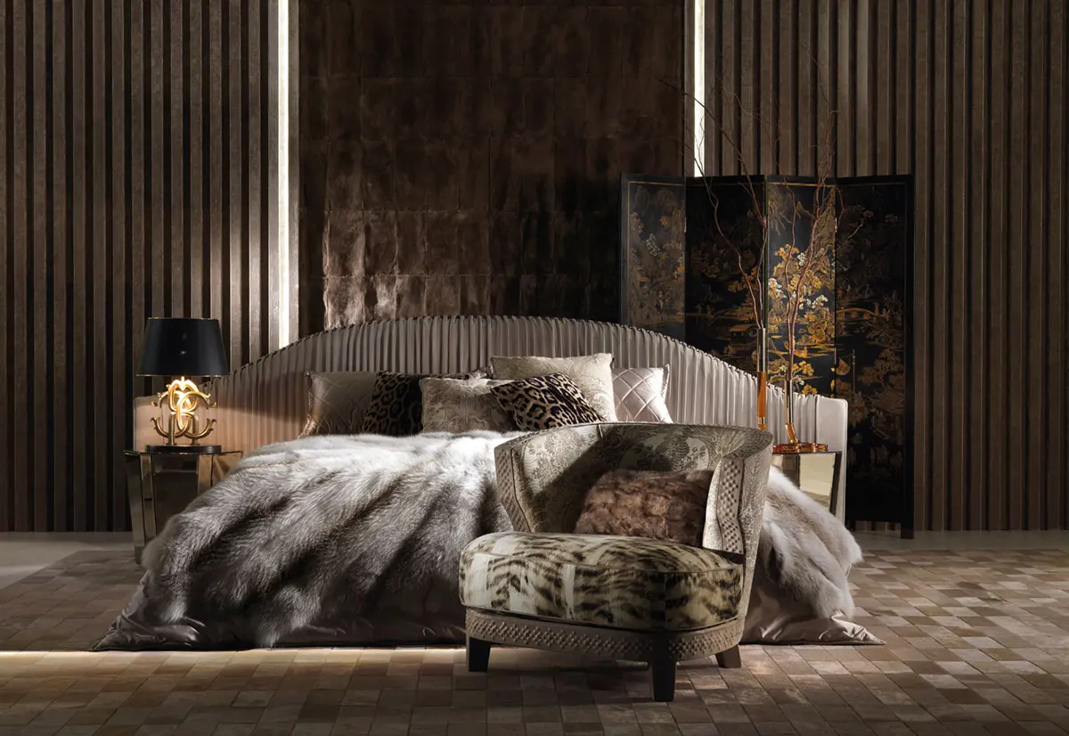 jumboـroberto-cavalli-luxury-master-bed-bedroom-suite-ajwaad-palace